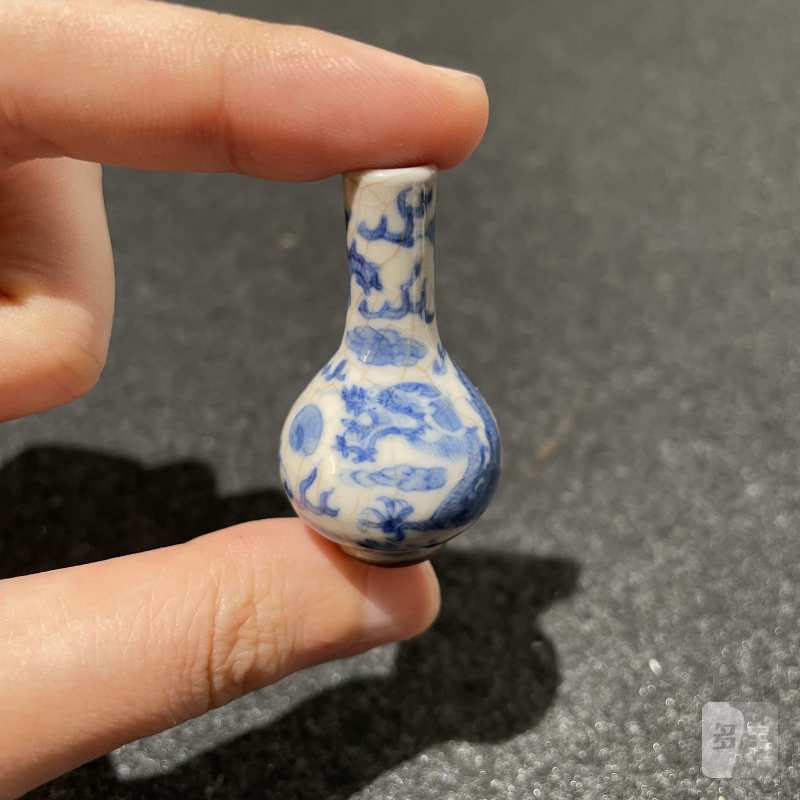 清嘉庆 浆胎青花云龙纹瓶 - 图2